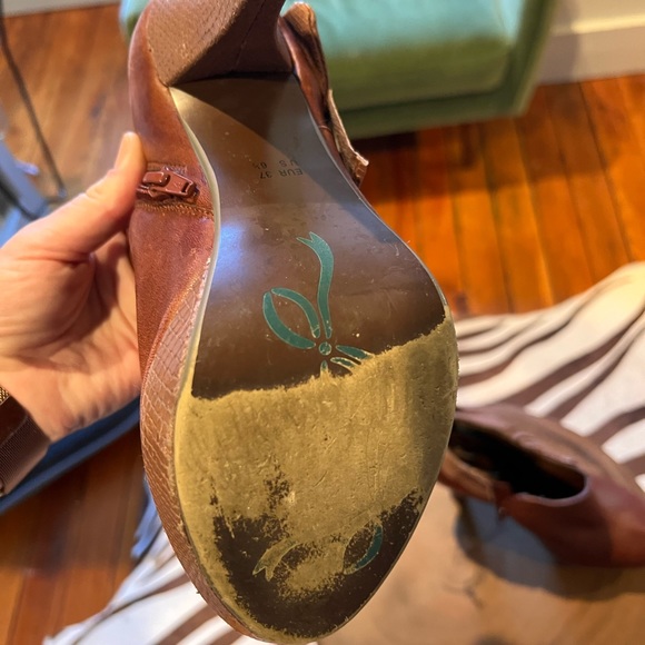 Leather Booties with Bow - Size 7 - Picture 4 of 5